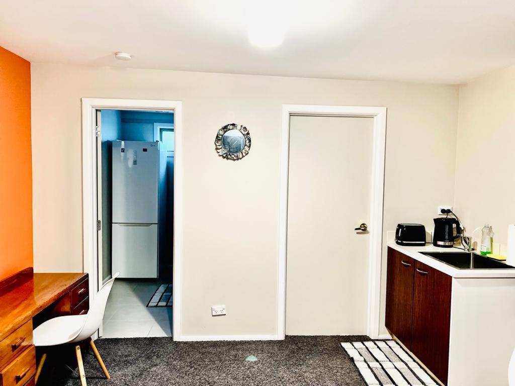 Private Studio Auckland Self Checkin And 2 Parking Netflix Prime Экстерьер фото